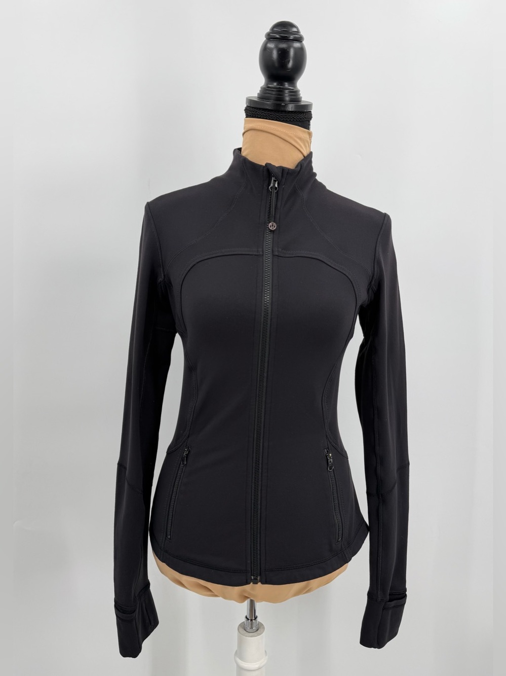 Lululemon Forme Jacket Black Full Zip Thumbholes Size 6 athleisure yoga Pilates - Picture 3 of 14